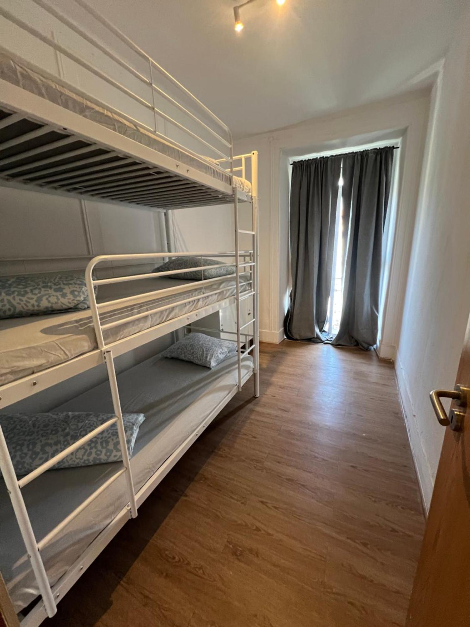 Bagetti Hostel Only For Girls Lisbon Exterior photo